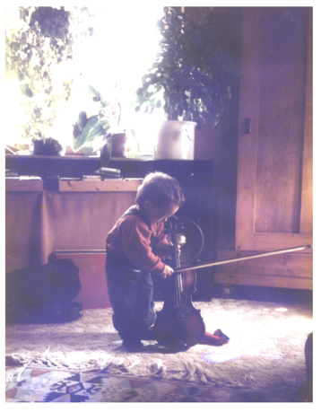 Kleinsamu mit geige nur bild